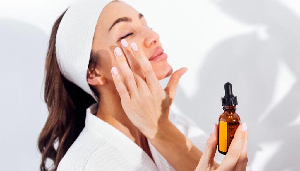 Apply Retinol & Peptides to naturally get rid of Crow's feet